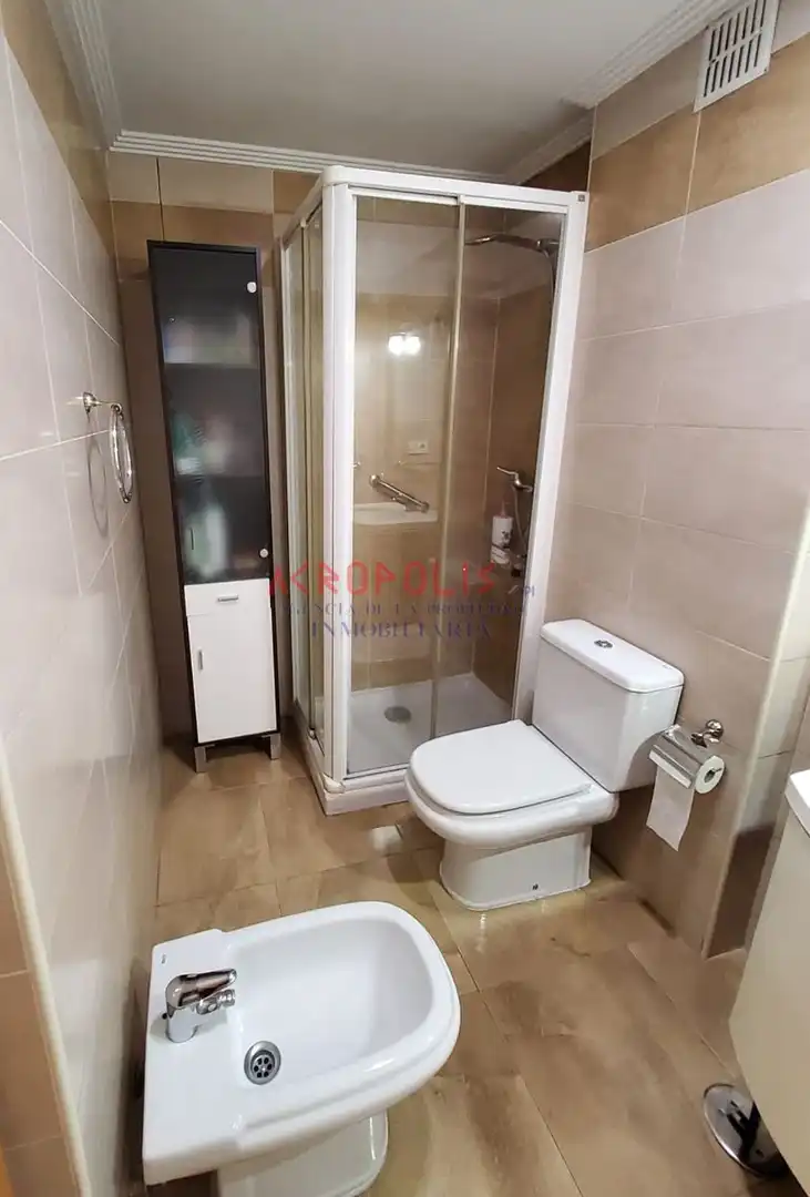 Bany de Apartament en venda en San Andrés del Rabanedo amb Calefacció, Terrassa i Traster