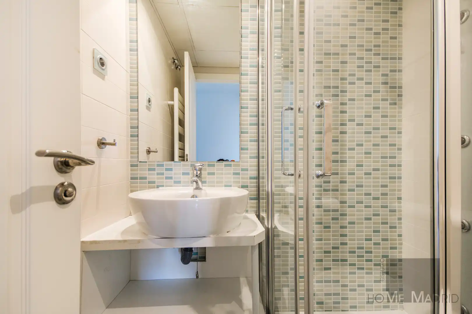 Bathroom of Flat for sale in Madrid  with Air Conditioner, Heating and Storage room