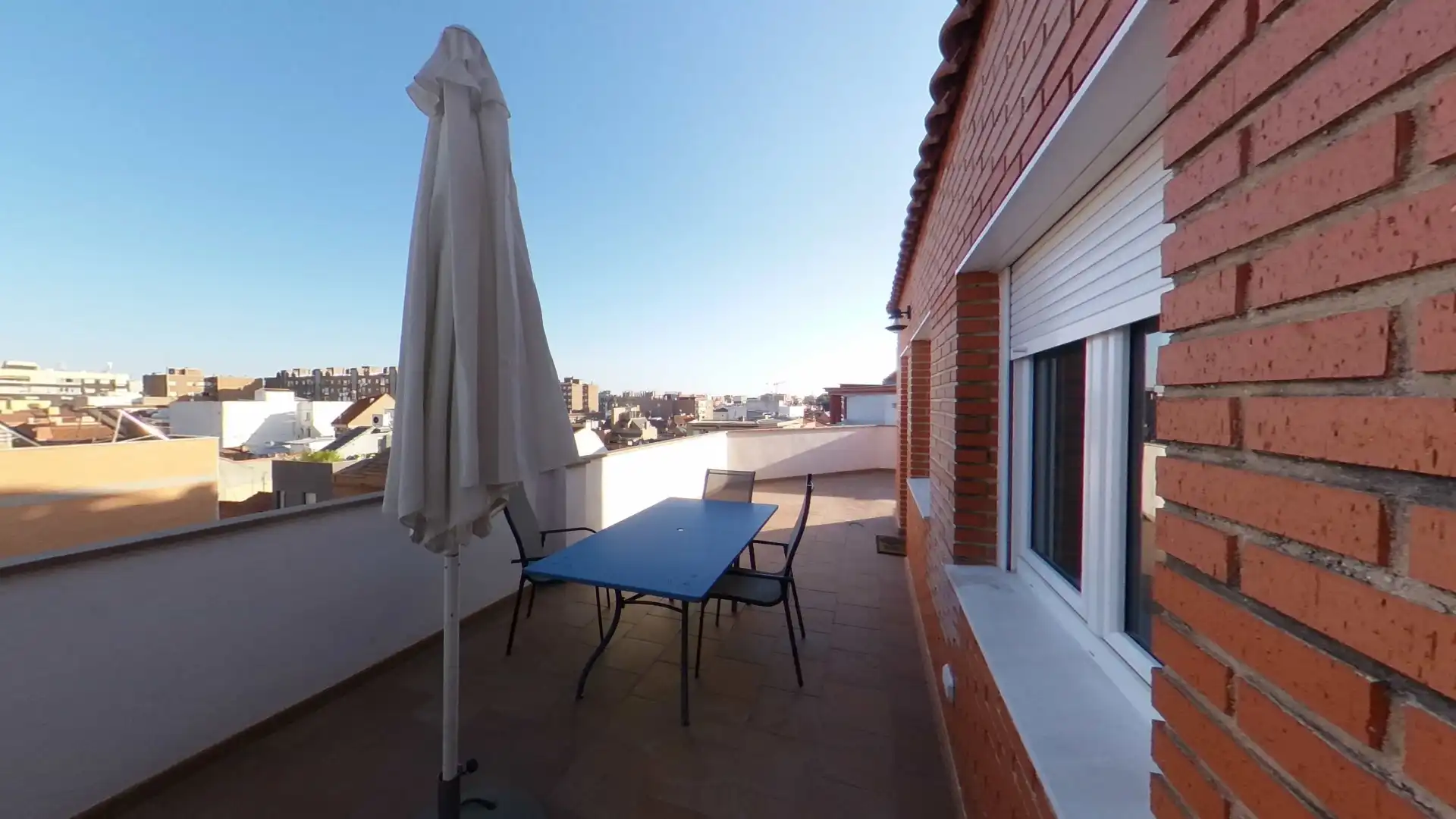 Flat for rent in Calle de Gonzalo Herrero, Valdeacederas