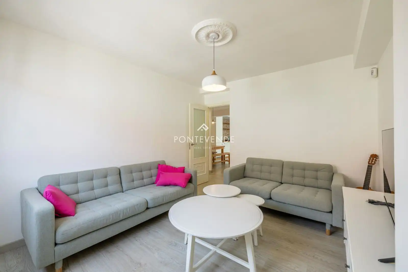 Sala de estar de Piso en venta en Pontevedra Capital  con Calefacción, Trastero y Amueblado