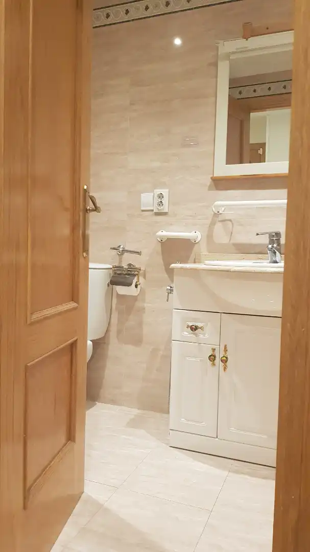 Bany de Apartament en venda en Vitoria - Gasteiz amb Calefacció, Parquet i Moblat