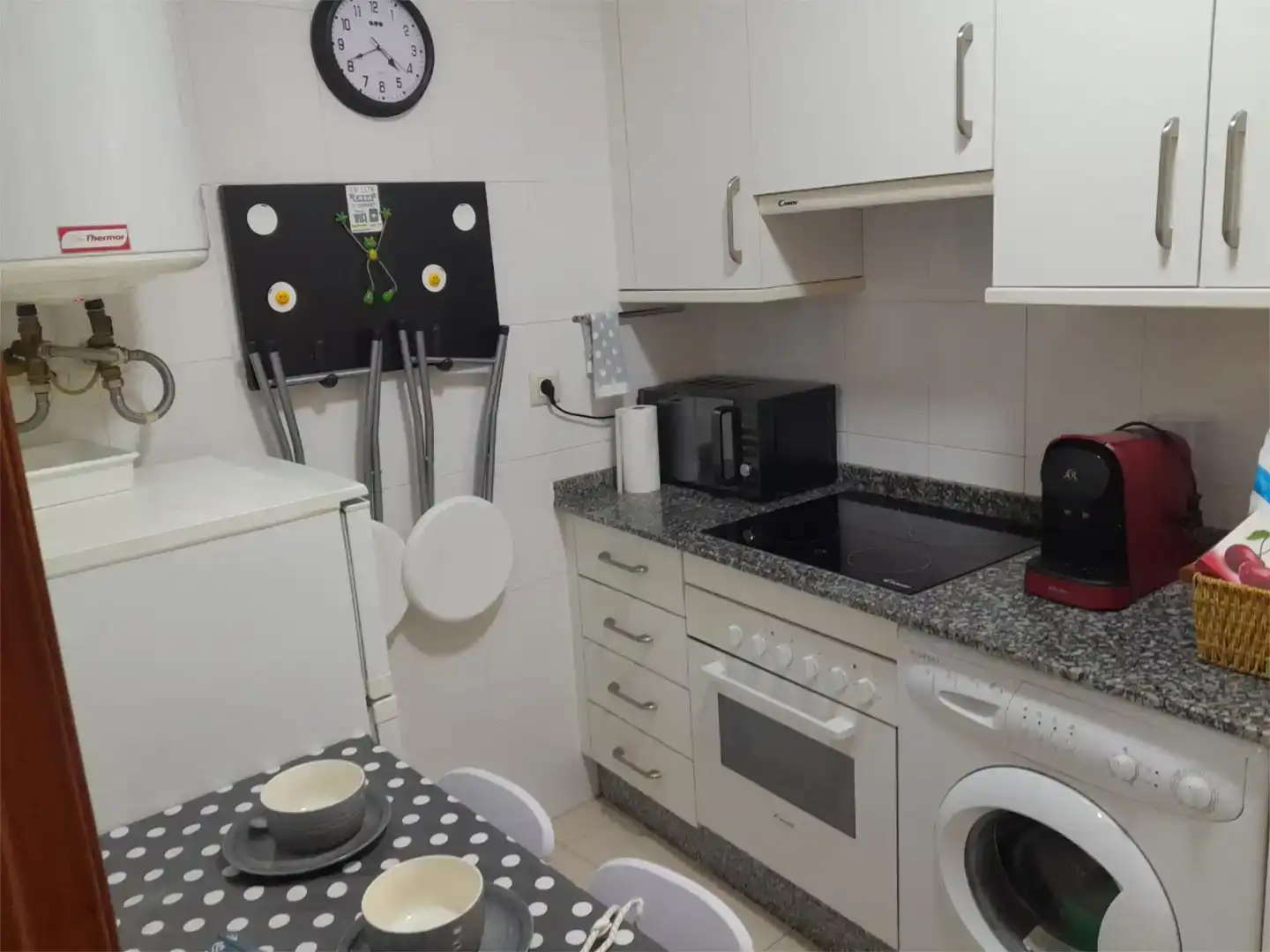 Cuina de Apartament per a compartir en A Coruña Capital  amb Parquet, Moblat i Forn