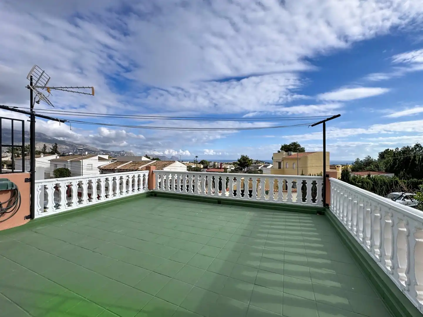 Vista exterior de Casa o chalet en venta en La Nucia con Aire acondicionado, Jardín privado y Terraza