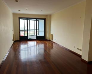 Living room of Flat for sale in Vigo   with Heating, Private garden and Parquet flooring