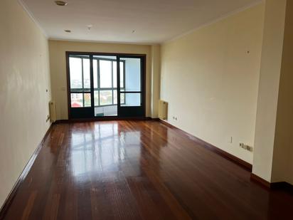 Living room of Flat for sale in Vigo   with Heating, Private garden and Parquet flooring