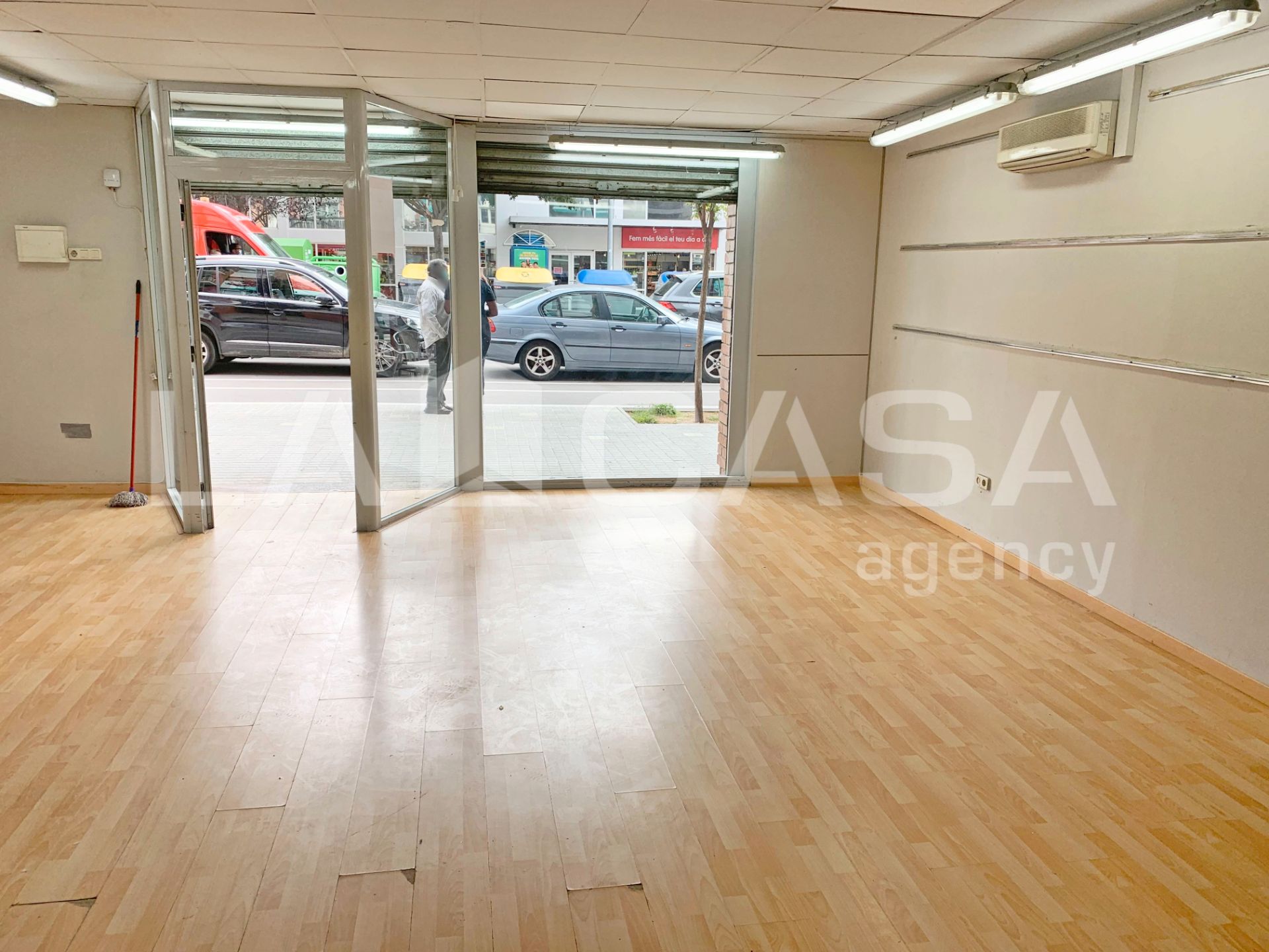 Premises to rent in Lledoner