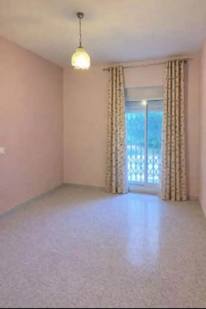 Habitación de Casa adosada en venta en Jaén con Aire acondicionado, Jardín privado y Balcón