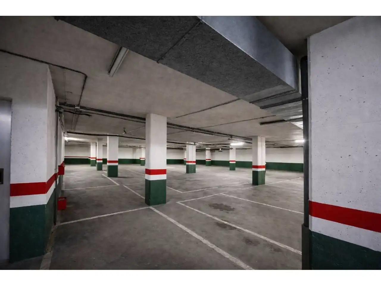Parking of Flat for sale in Madrid  with Air Conditioner, Heating and Storage room
