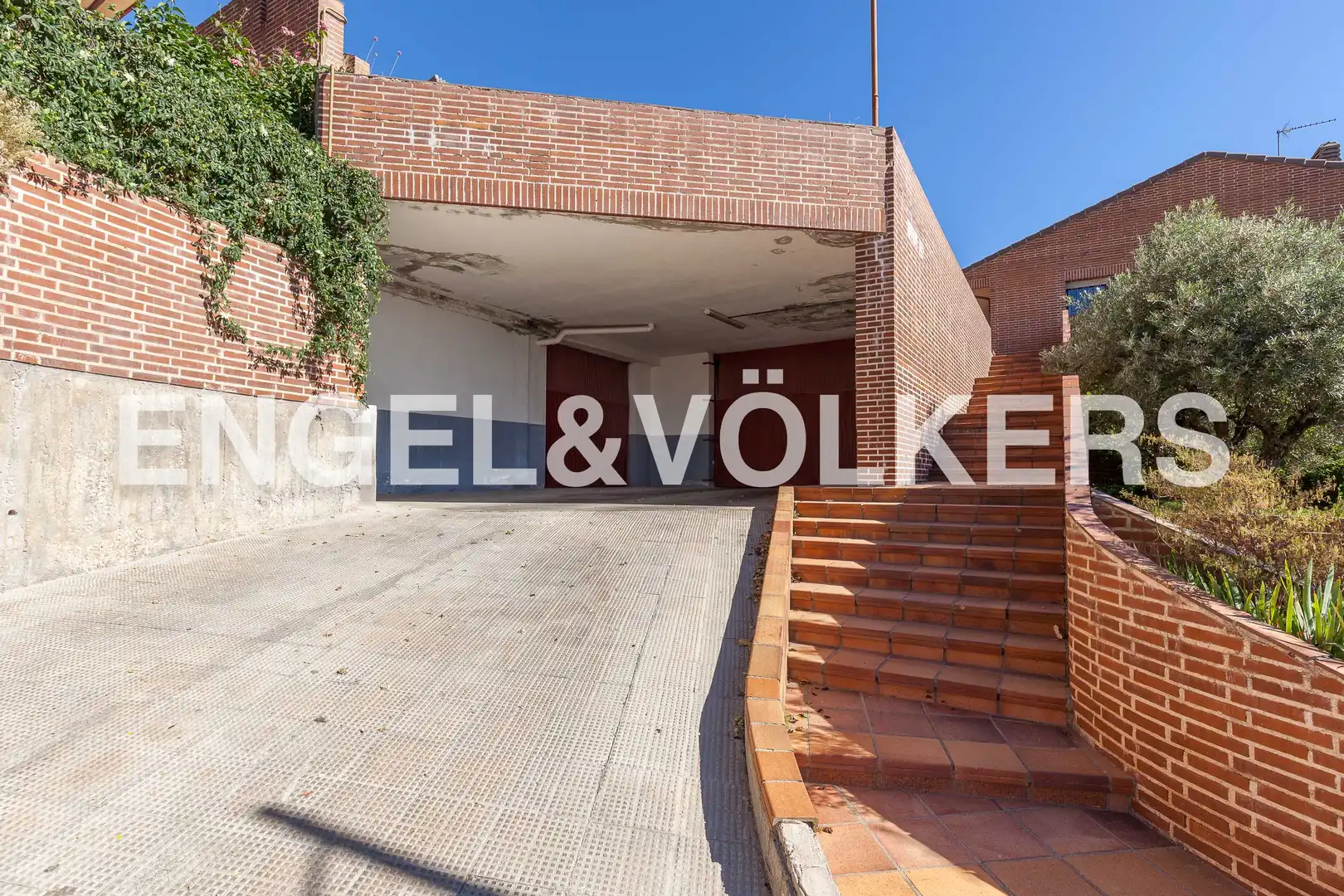 Parking de Casa o chalet en venta en San Lorenzo de El Escorial con Calefacción