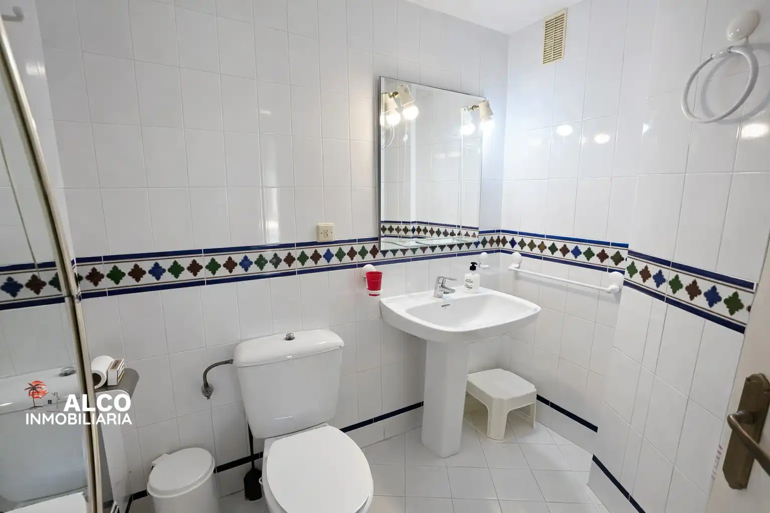 Baño de Piso en venta en Torrox con Terraza y Piscina