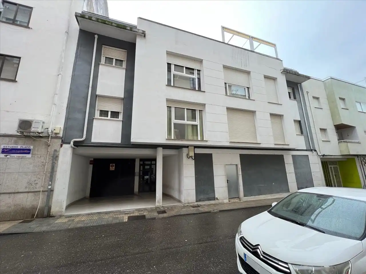 Exterior view of Garage for sale in Coria