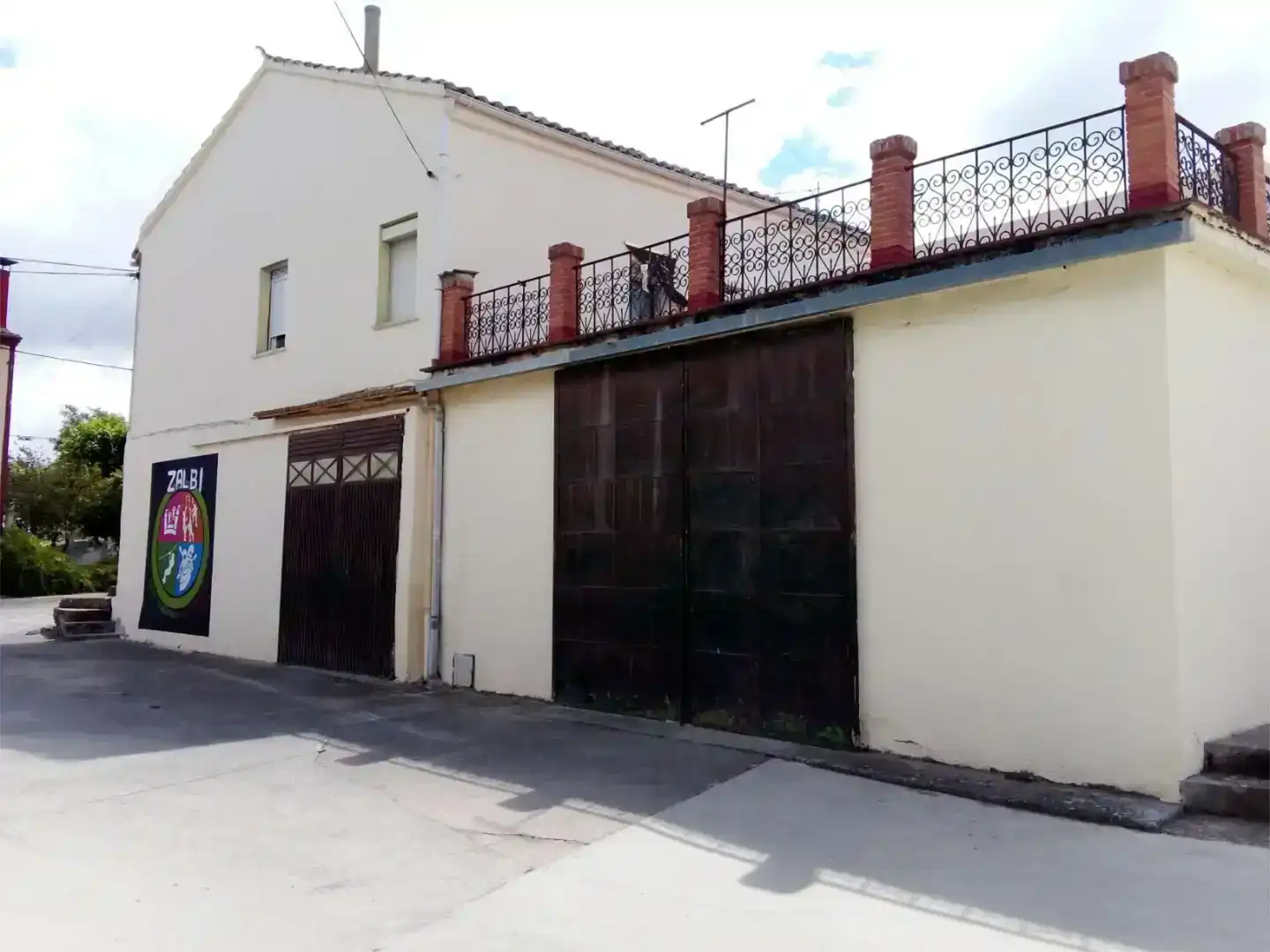 Außenansicht von Country house zum Verkauf in Zuñeda