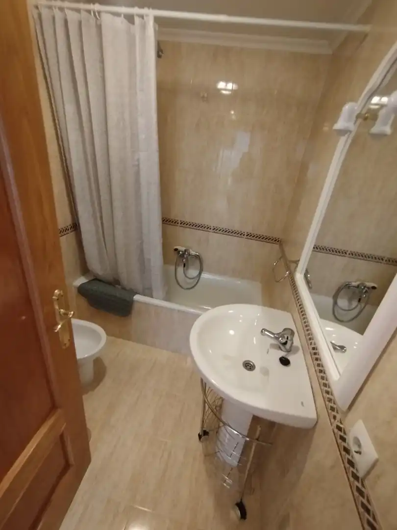 Badezimmer von Wohnungen zur Miete in Ávila mit Heizung und Möbliert