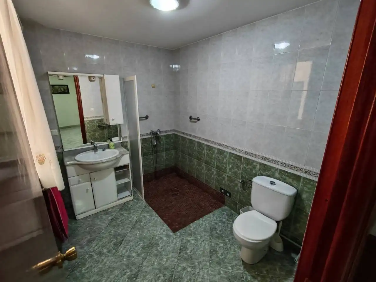 Badezimmer von Wohnung zum Verkauf in Huétor Tájar mit Privatgarten