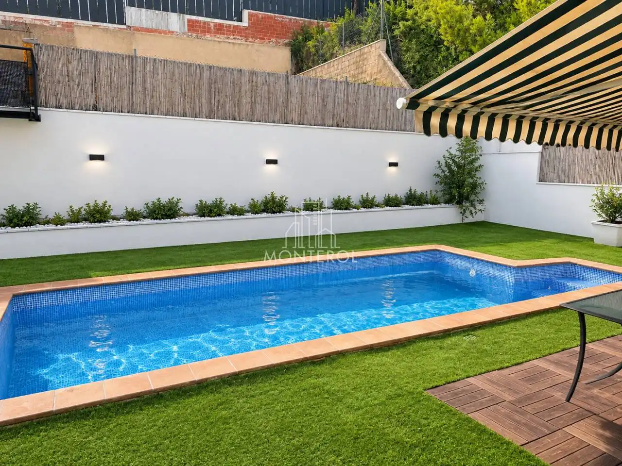 Detached house with pool for sale in Calle Hermann Hesse