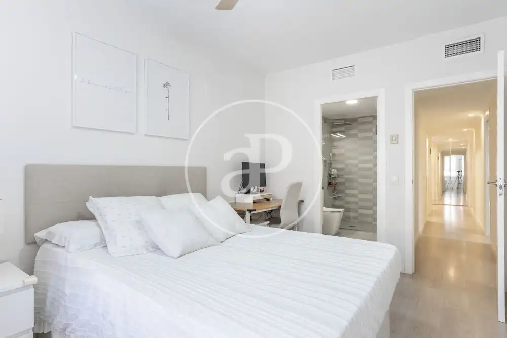 Bedroom of Flat for sale in Valencia  with Air Conditioner, Heating and Private garden