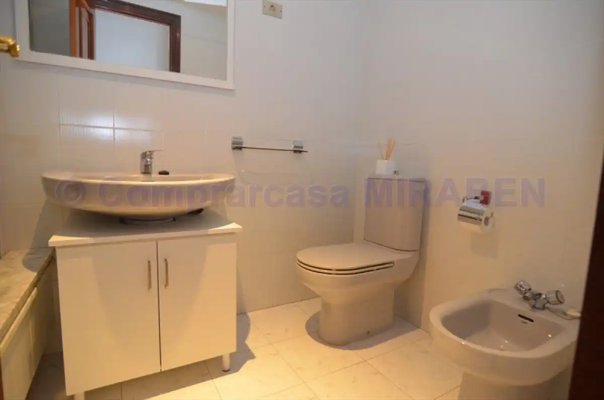 Bathroom of Flat for rent in Boiro, A Coruña