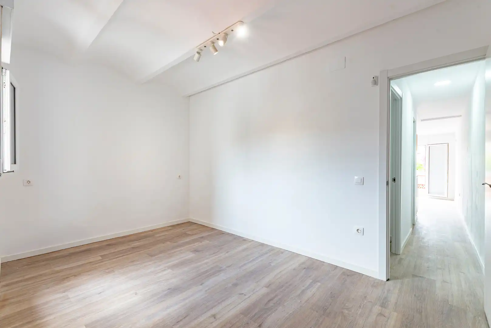 Habitación de Ático en venta en Santa Coloma de Gramenet con Terraza, Horno y Balcón