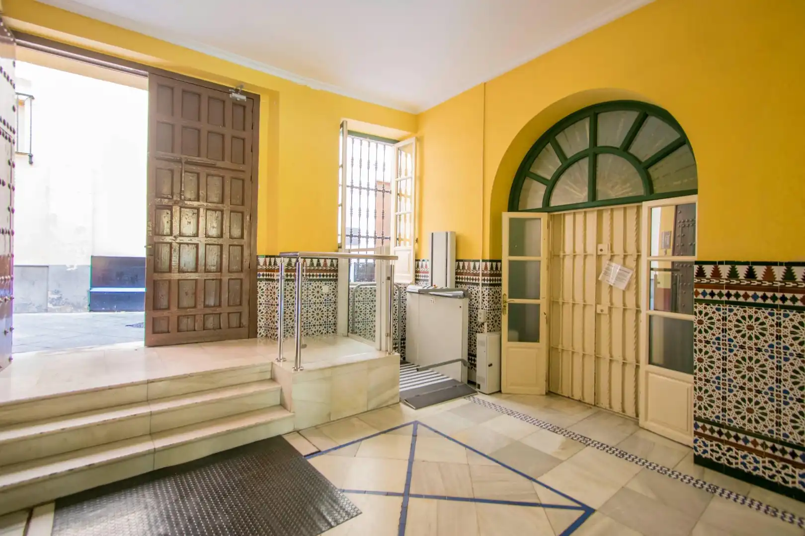 Flat for sale in Sevilla  with Balcony