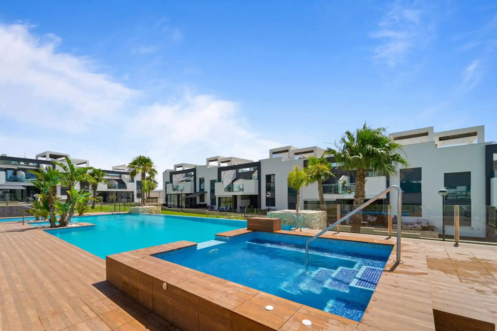 Baixos amb piscina en venda a Los Balcones - Los Altos