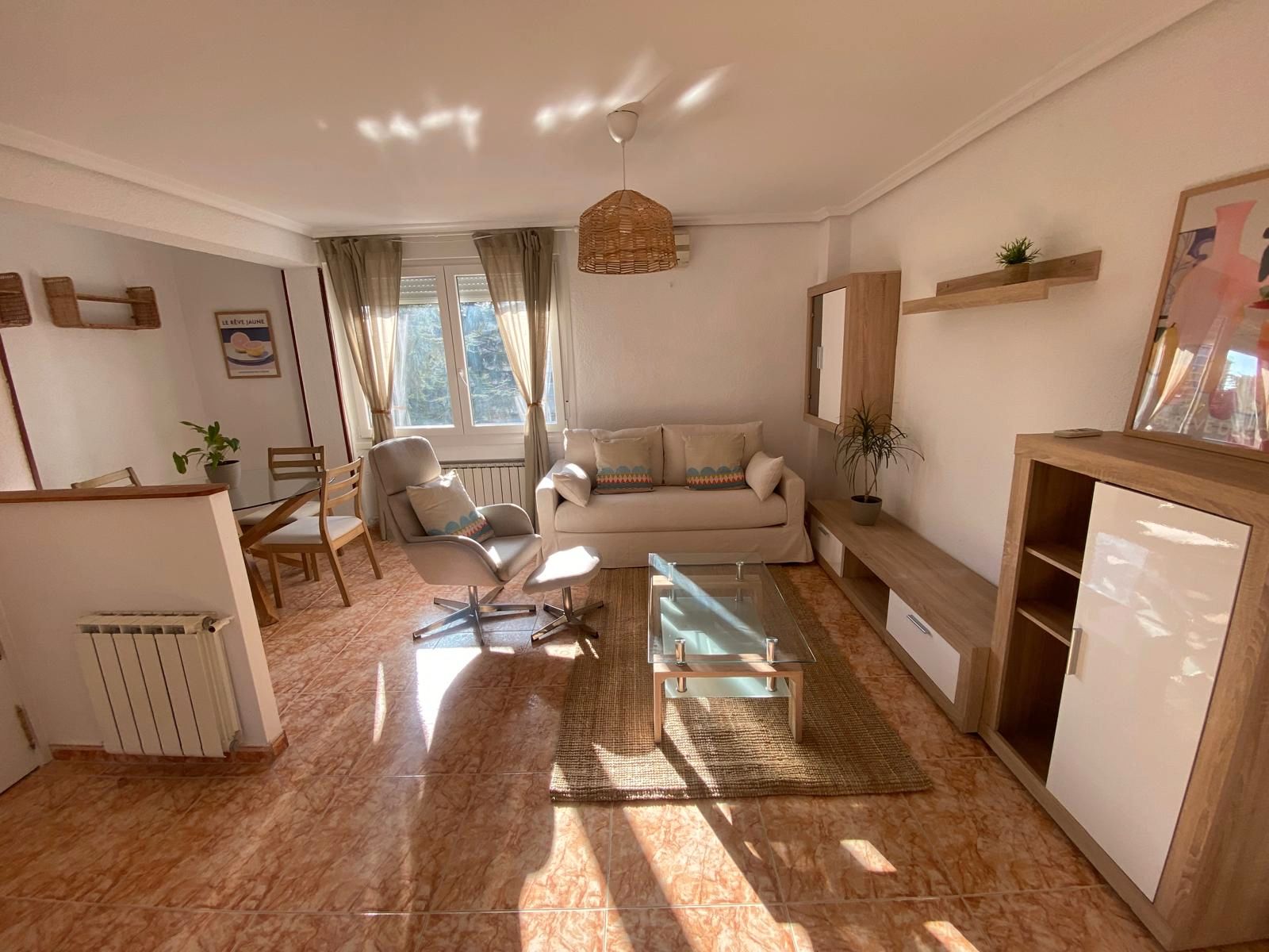 Living room of Flat to rent in  Madrid Capital  with Air Conditioner, Heating and Furnished
