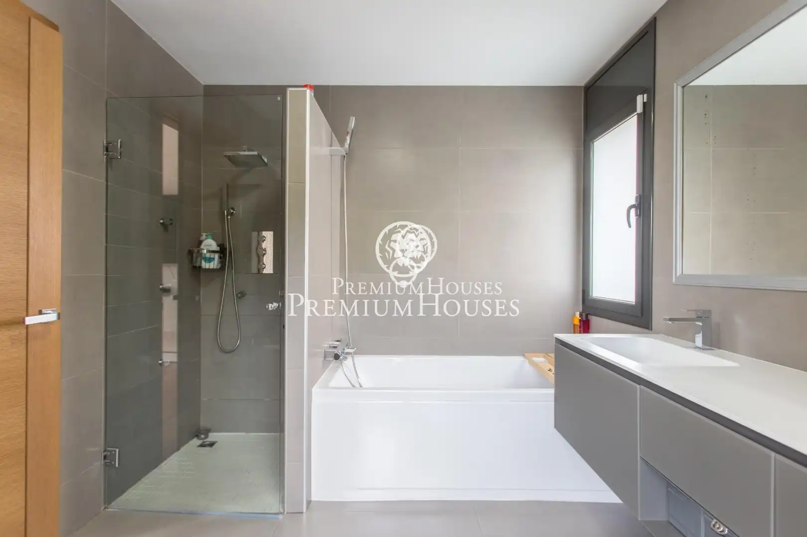 Bathroom of Houses for sale in Sant Andreu de Llavaneres  with Heating, Private garden and Parquet flooring