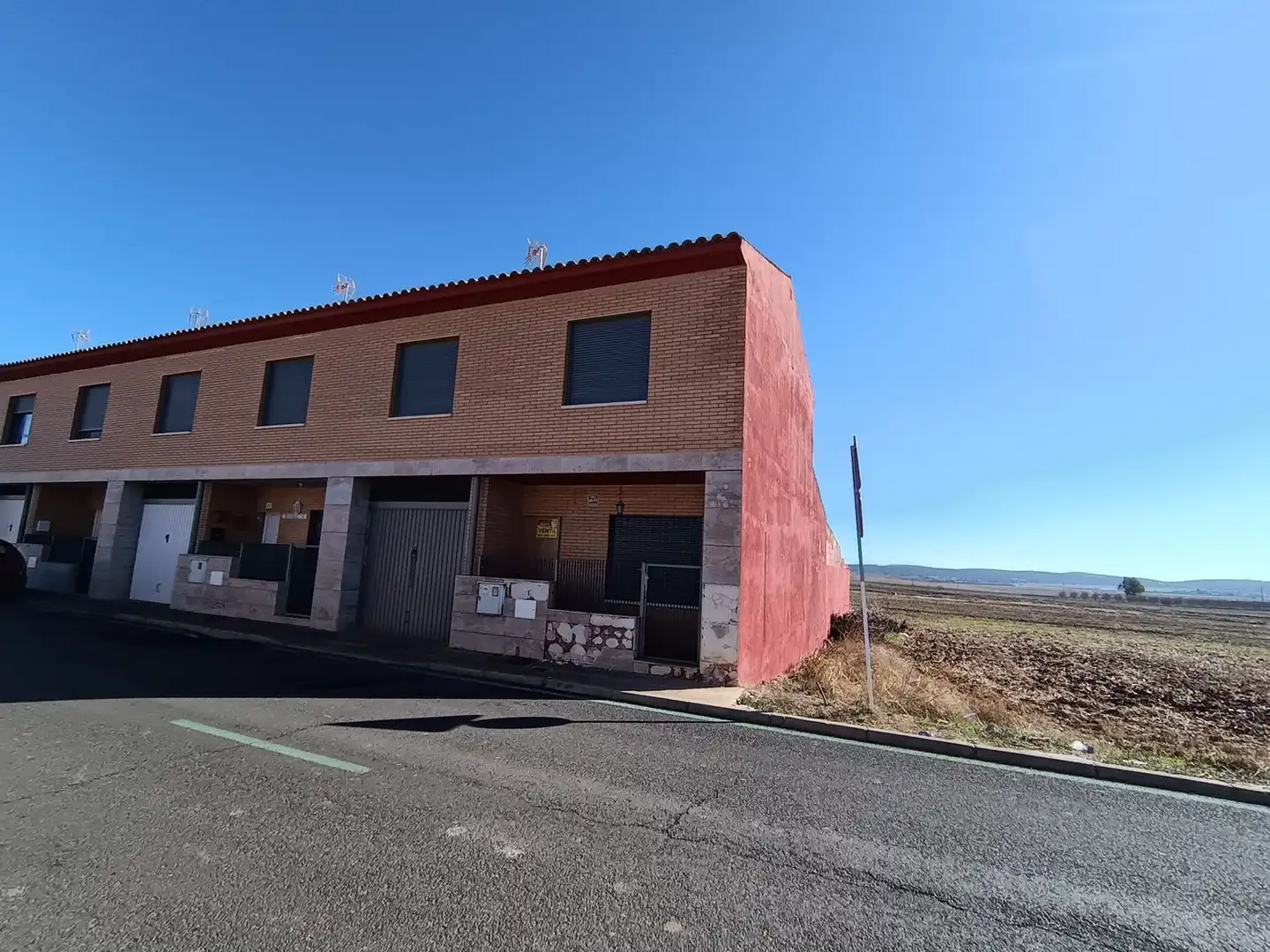 Vista exterior de Casa adosada en venta en Alcolea de Calatrava con Calefacción, Jardín privado y Piscina