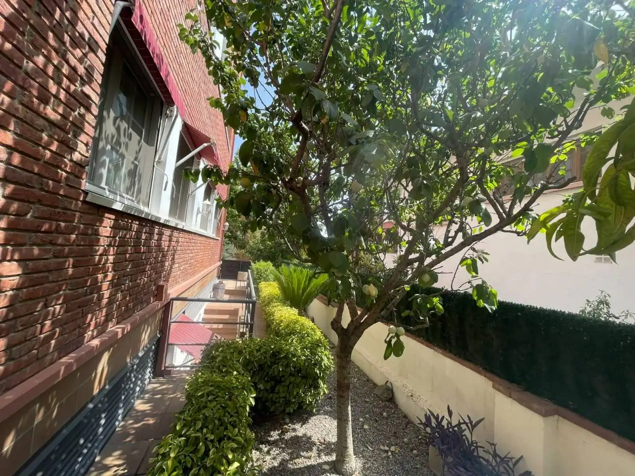 Außenansicht von Wohnung zur Miete in Cerdanyola del Vallès mit Klimaanlage, Heizung und Privatgarten