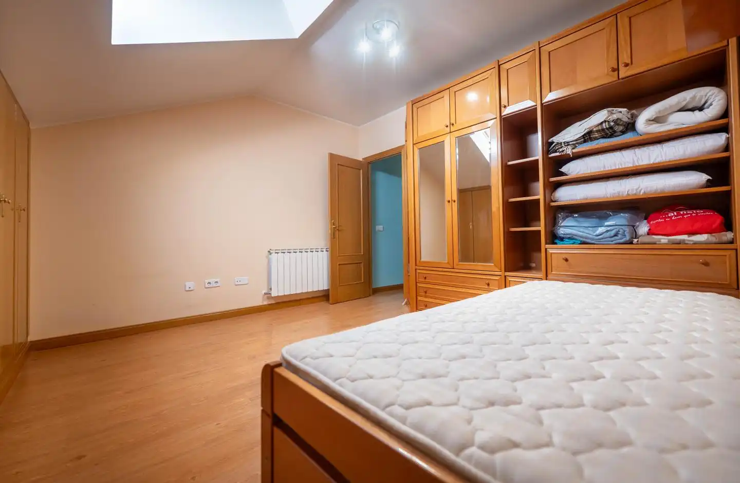 Habitación de Casa adosada de alquiler en Ávila con Calefacción, Parquet y Terraza