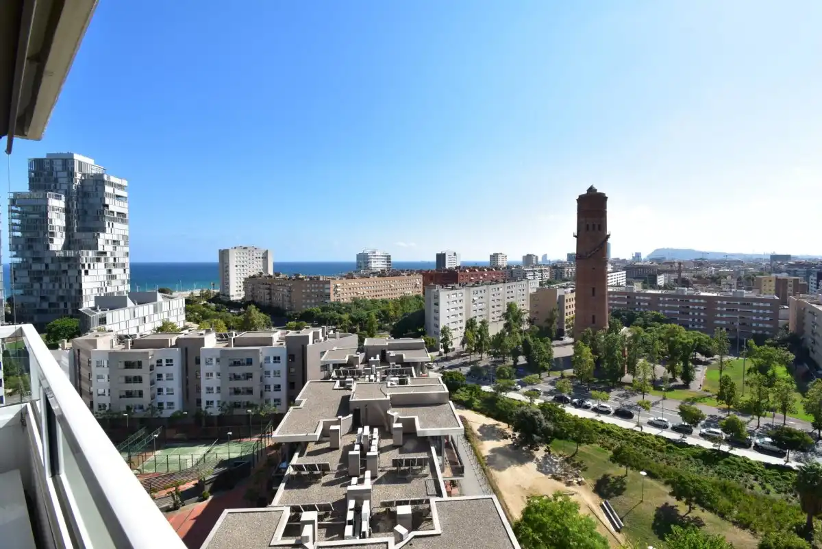 Außenansicht von Wohnung zur Miete in Barcelona mit Klimaanlage, Heizung und Privatgarten