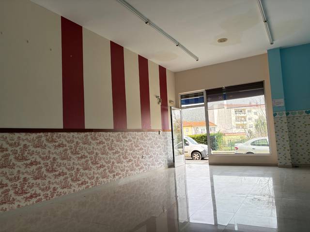 Local comercial en Alquiler en Renedo