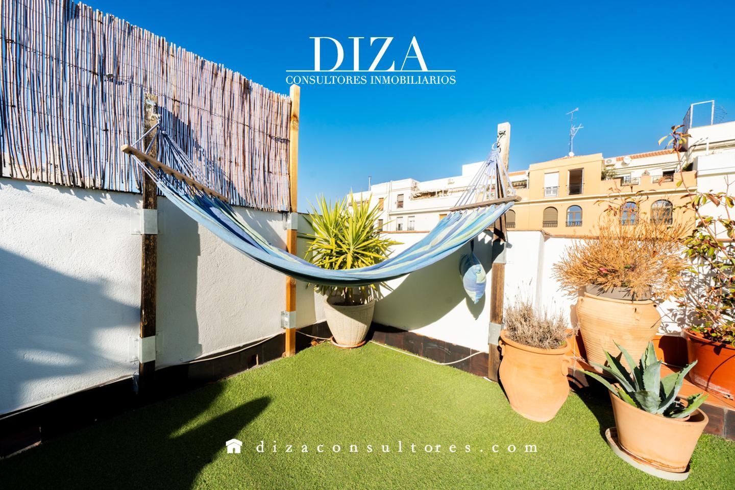 Exterior view of Attic for sale in  Madrid Capital  with Heating and Terrace