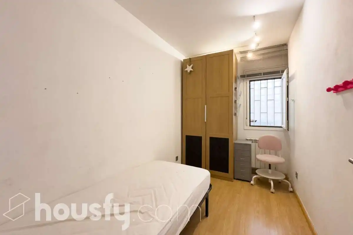 Schlafzimmer von Erdgeschoss zum Verkauf in Barcelona mit Klimaanlage, Heizung und Privatgarten