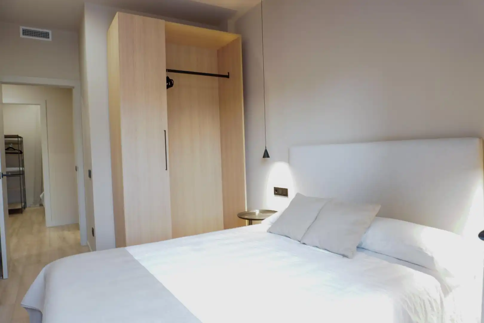 Habitación de Piso de alquiler en Badalona con Aire acondicionado, Calefacción y Amueblado
