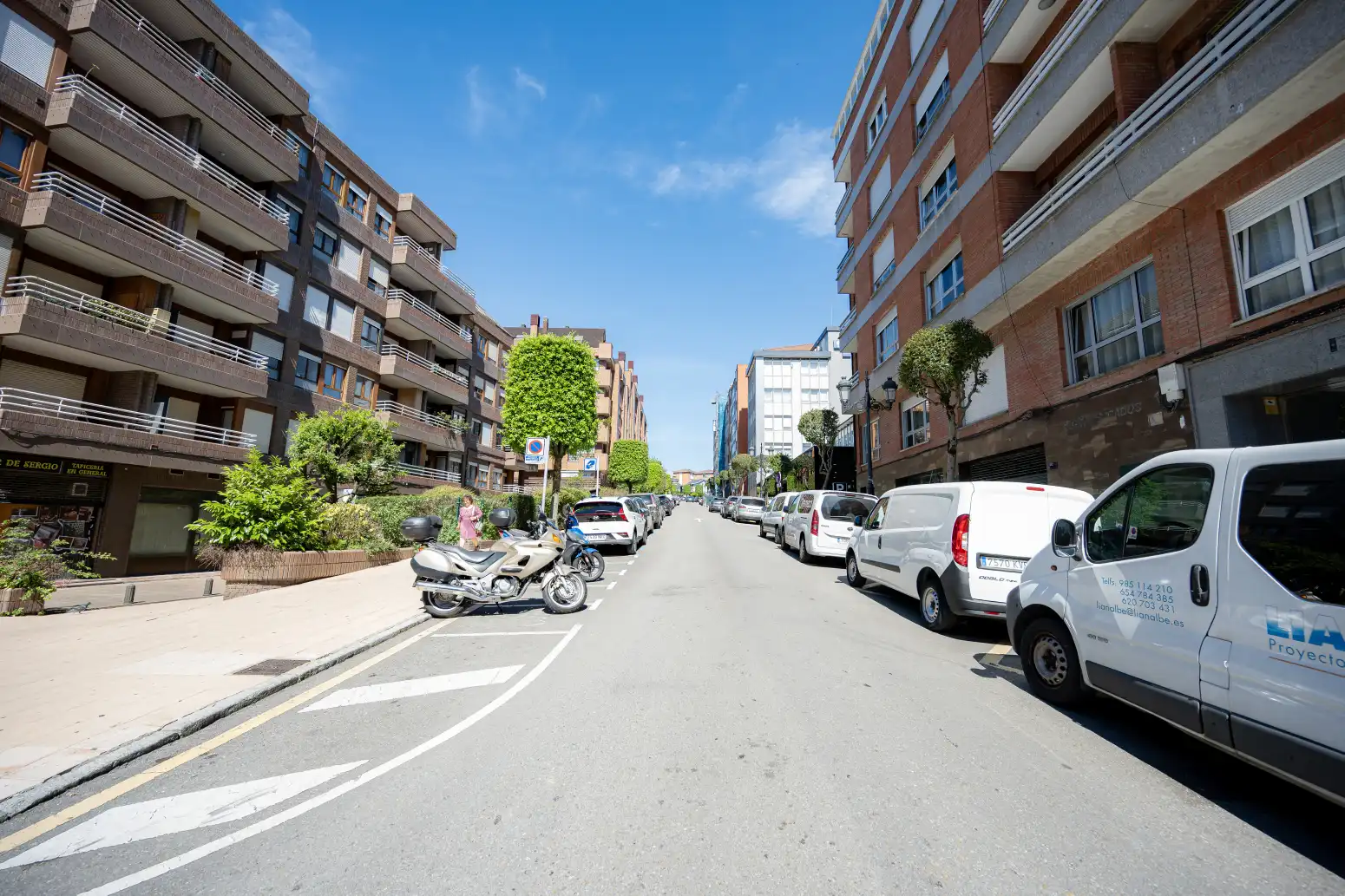 Vista exterior de Piso en venta en Oviedo  con Calefacción, Parquet y Trastero