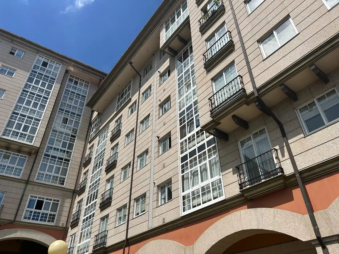 Vista exterior de Dúplex en venda en A Coruña Capital  amb Aire condicionat, Calefacció i Piscina comunitària