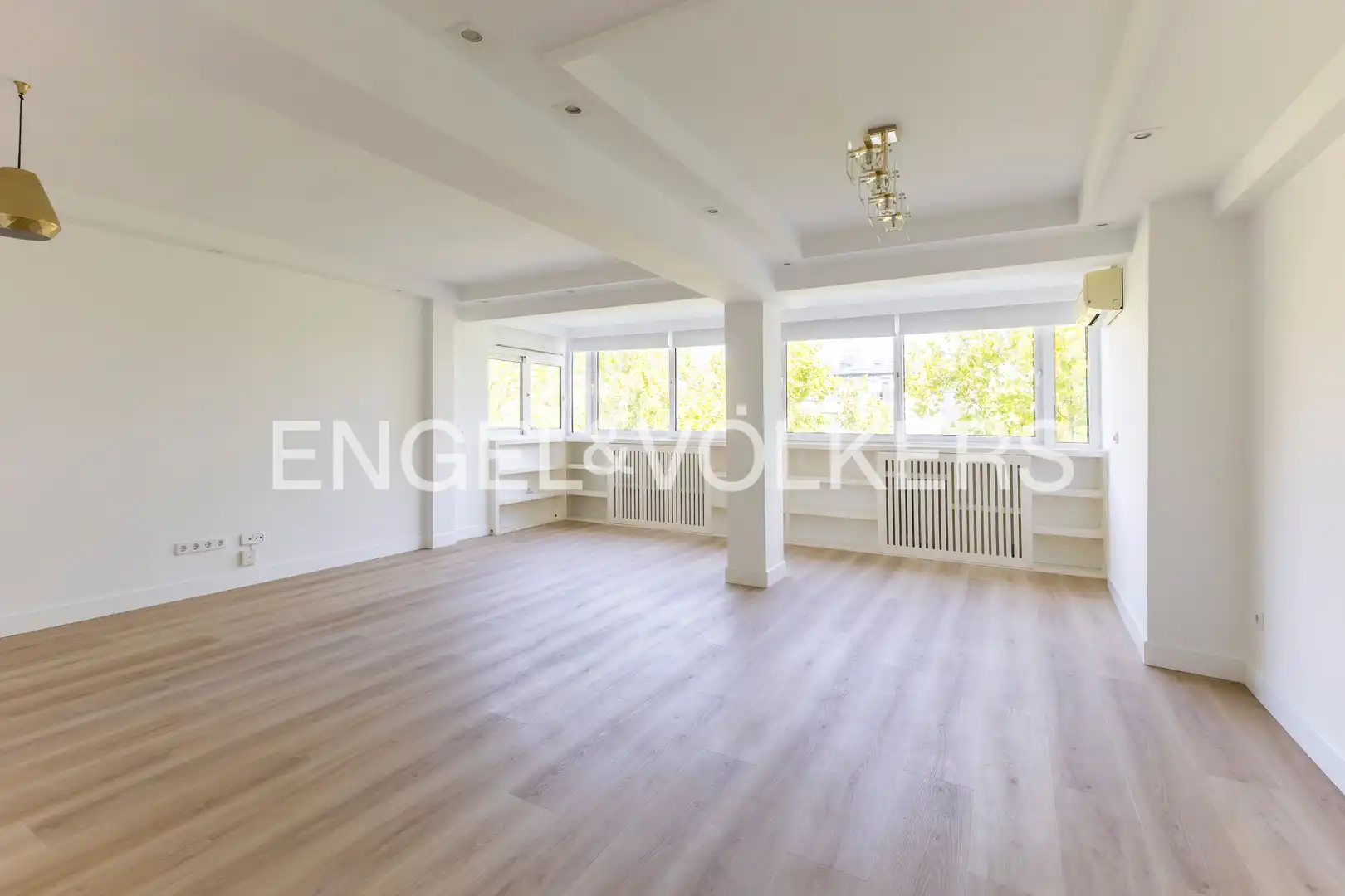 Sala d'estar de Pis de lloguer en Madrid amb Aire condicionat, Calefacció i Parquet
