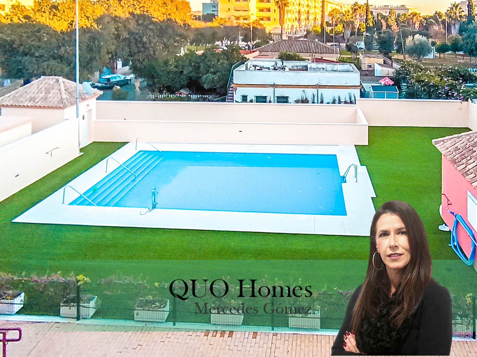 Vista exterior de Casa adosada en venda en Jerez de la Frontera amb Aire condicionat, Balcó i Piscina comunitària