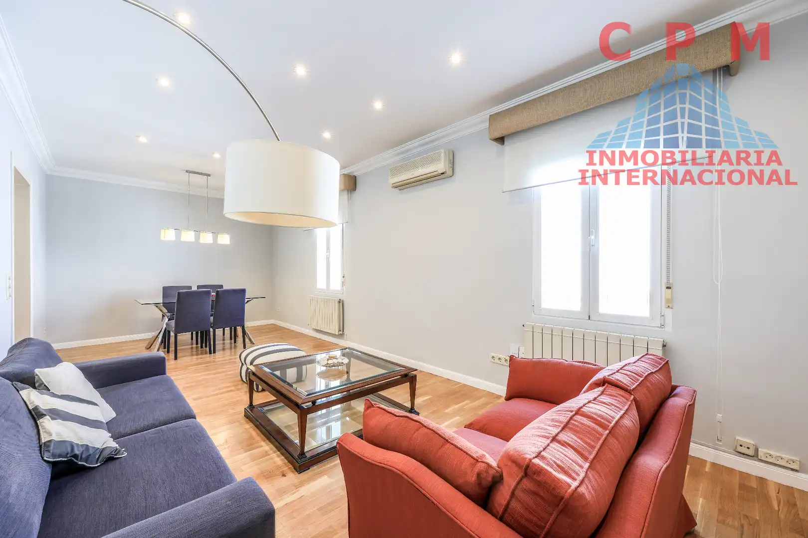 Living room of Flat for rent in  Madrid Capital  with Air Conditioner, Heating and Parquet flooring