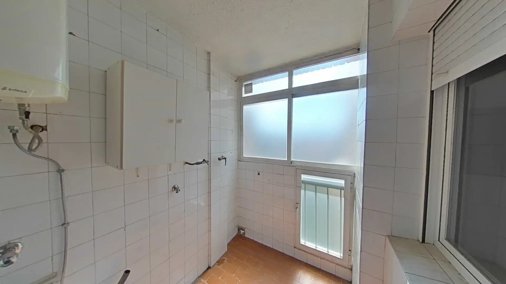 Bathroom of Flat for sale in Granada  with Terrace