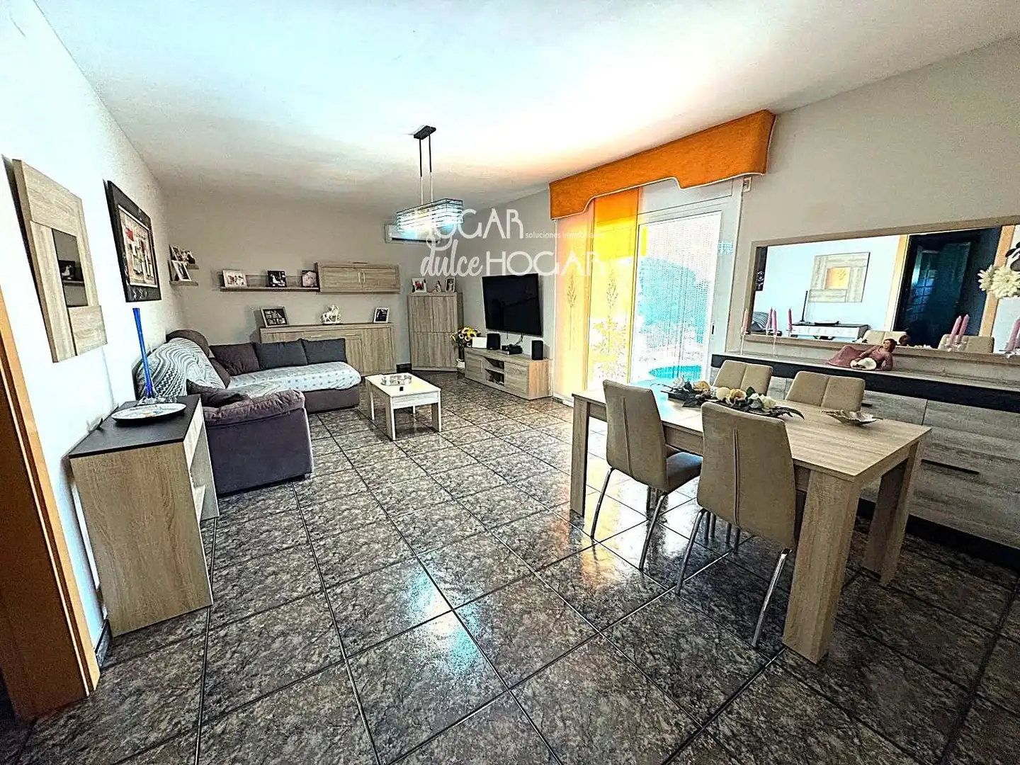 Sala d'estar de Casa o xalet en venda en La Bisbal del Penedès amb Aire condicionat, Calefacció i Terrassa