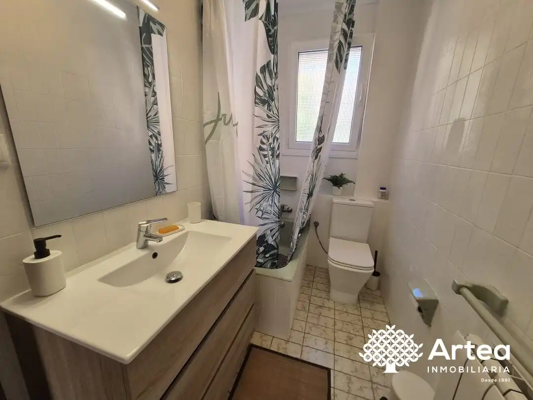 Baño de Piso de alquiler en Bilbao  con Calefacción, Jardín privado y Terraza