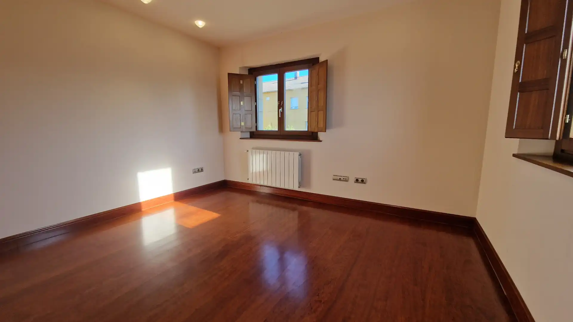 Casa o xalet en venda en Gijón  amb Calefacció, Jardí privat i Parquet