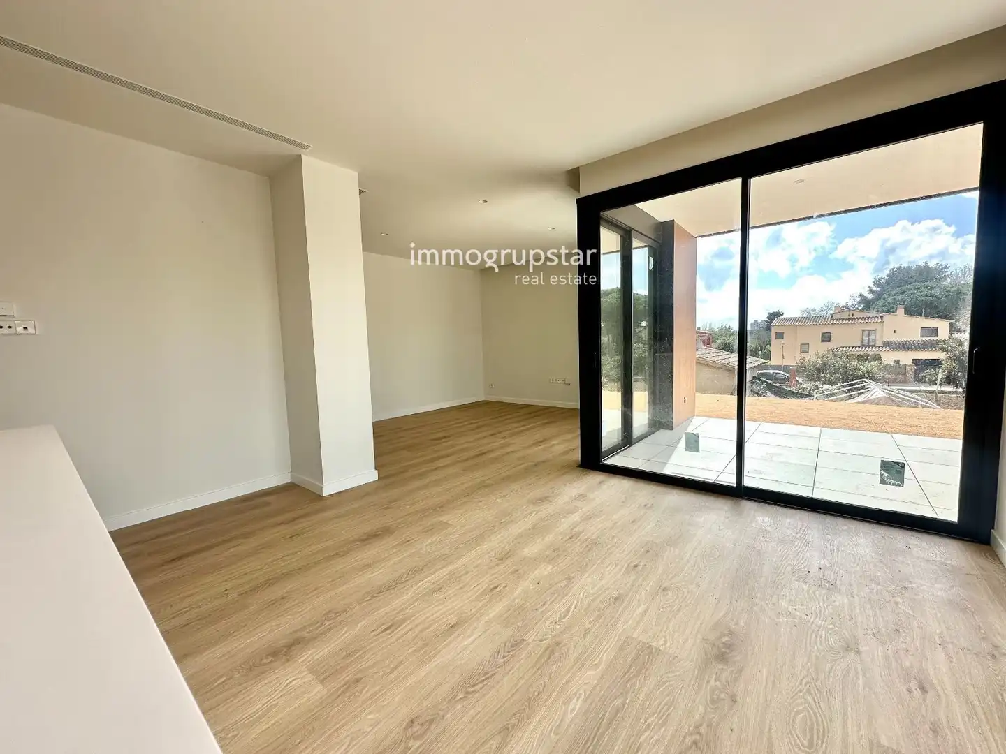 Sala d'estar de Casa adosada en venda en Palamós amb Aire condicionat, Calefacció i Terrassa