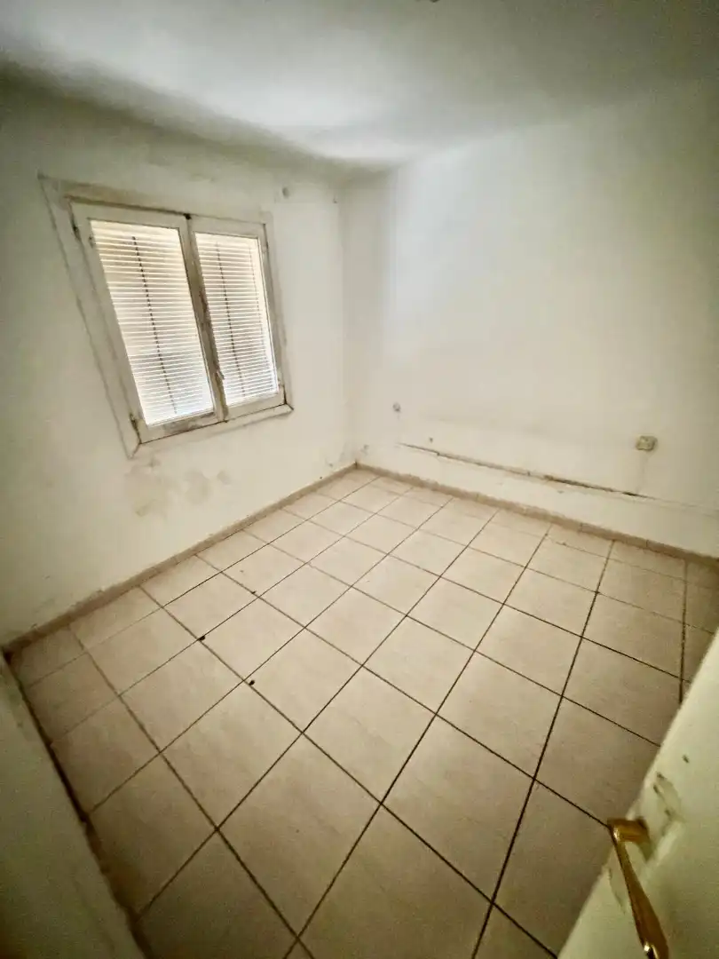 Wohnung zum Verkauf in Girona mit Balkon und Alarm