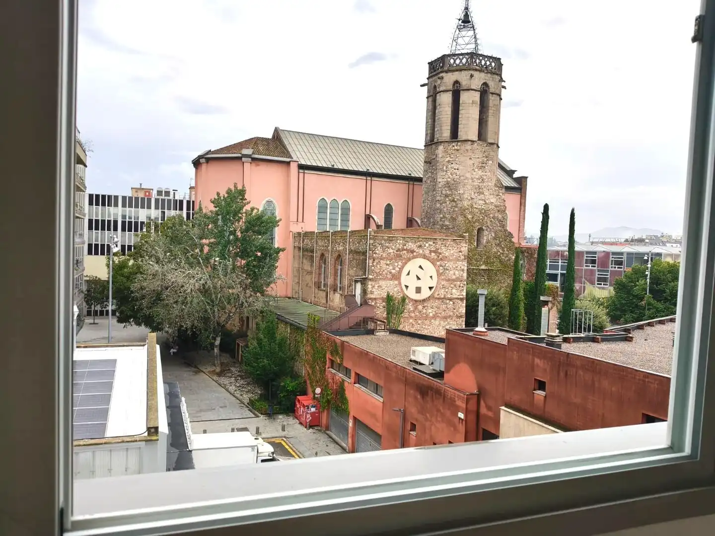 Exterior view of Flat for sale in Instituts