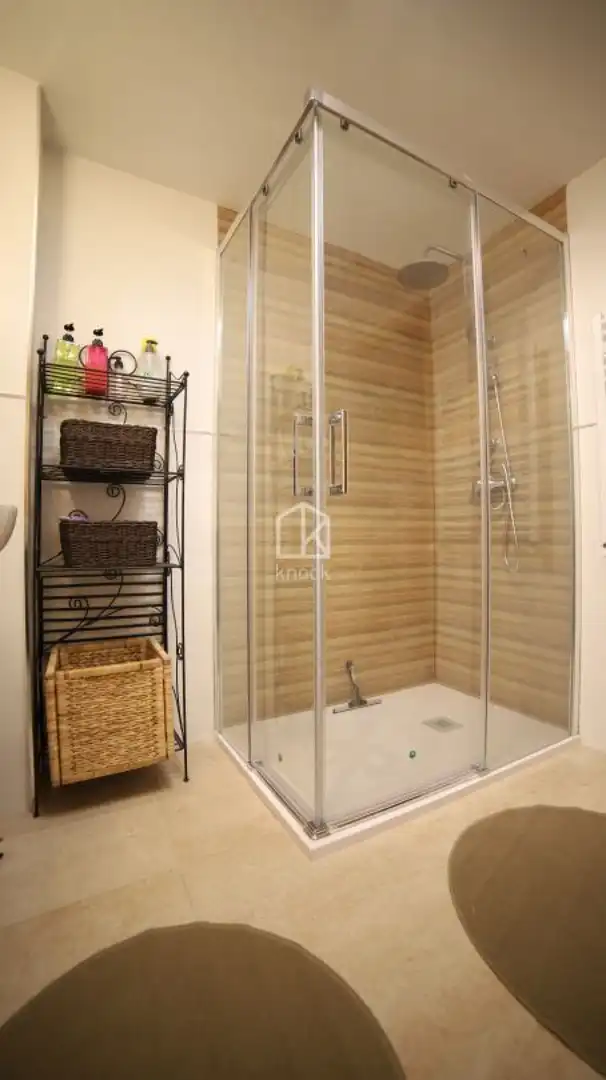 Flat for rent in Oviedo - Calle Tomás Crespo Frígilis, La Ería