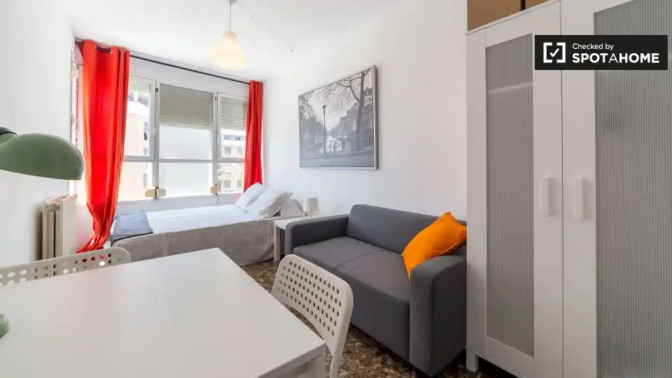Zimmer in Penya - Roja - Avda. Francia