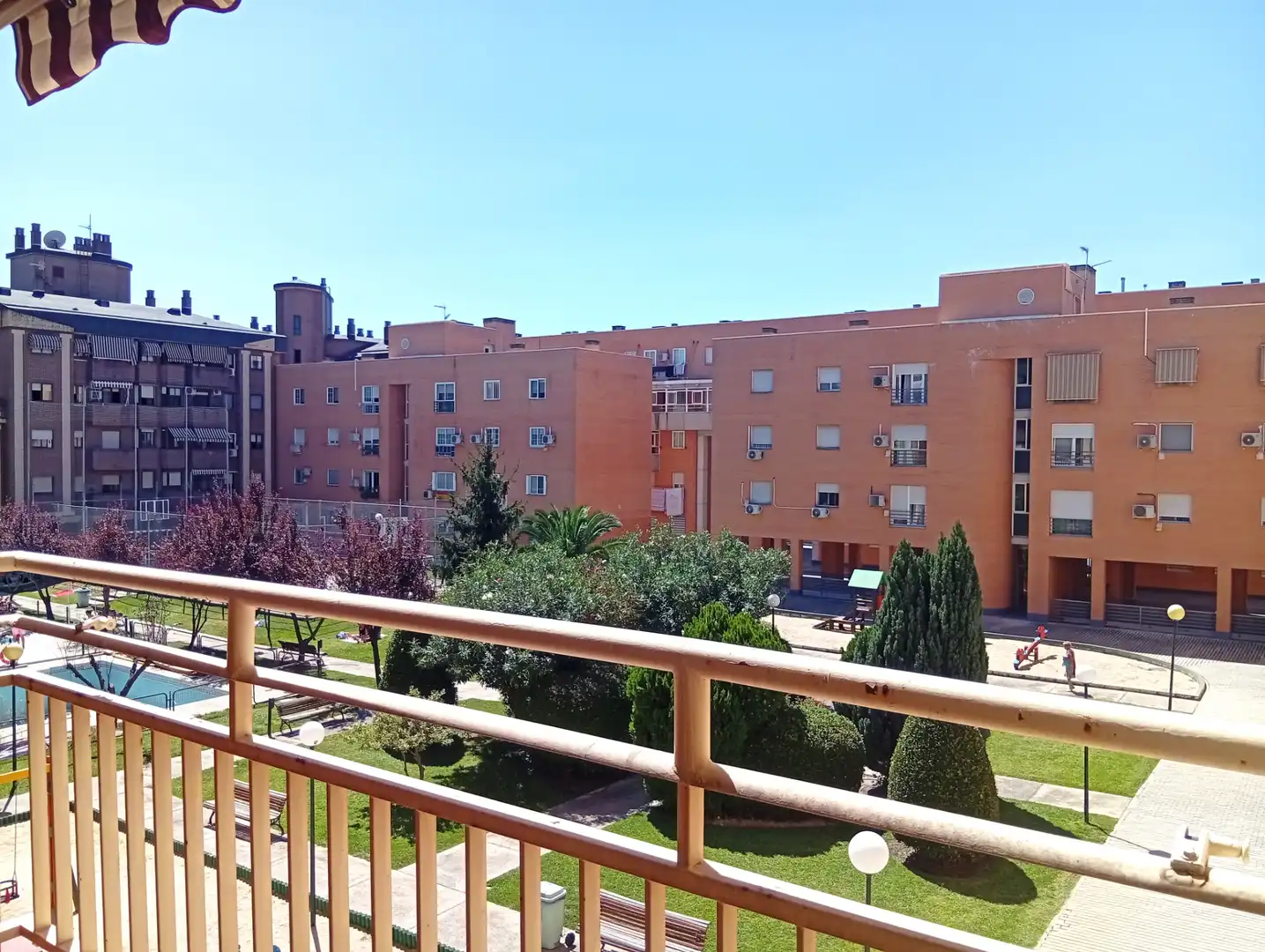 Vista exterior de Piso en venta en Leganés con Aire acondicionado, Calefacción y Jardín privado