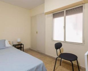 Dormitori de Apartament per a compartir en  Valencia Capital amb Calefacció, Moblat i Microones